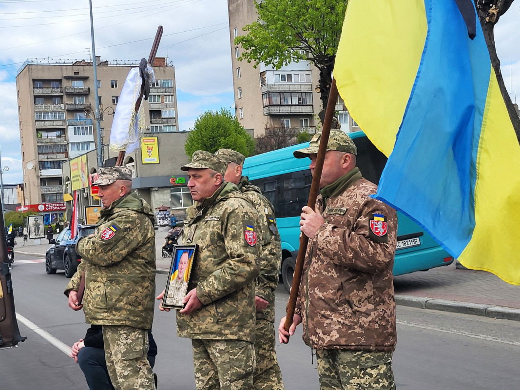 Понад півтора року вважався зниклим безвісти: на Волині провели в останню земну дорогу воїна Валерія Антонюка