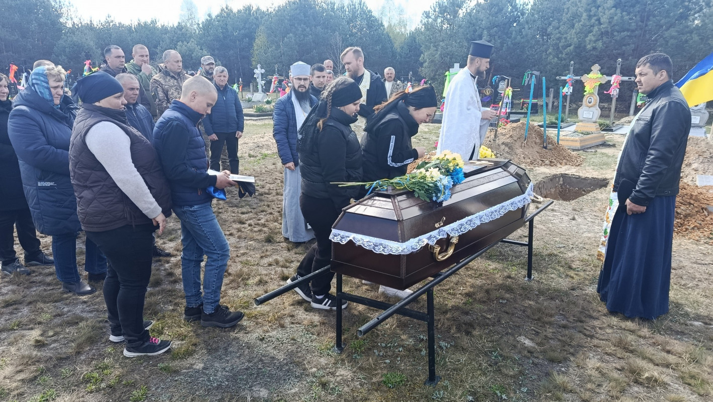 Навіки 41: на Волині в останню земну путь провели Героя Євгена Котельницького, який майже рік вважався зниклим безвісти