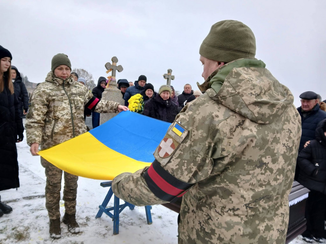 Повернувся додому «на щиті»: волиняни провели на вічний спочинок полеглого капітана Олександра Євтушка