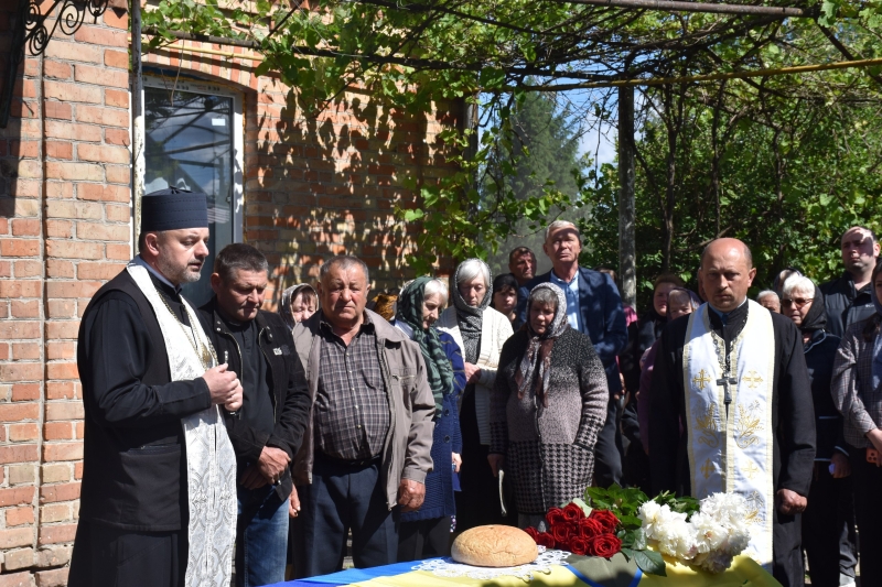 Два роки вважався безвісти зниклим: на Волині попрощалися з Героєм Віктором Шоломом