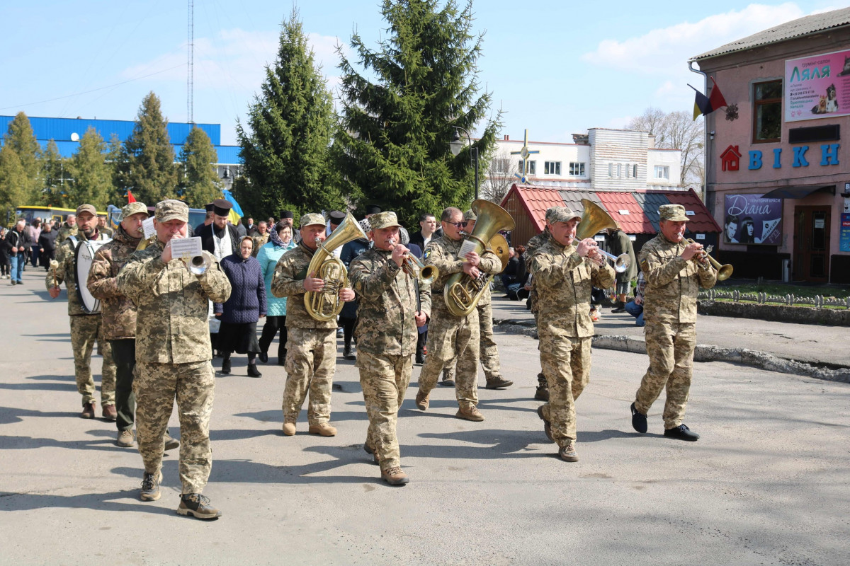 Життя присвятив порятунку інших: на Волині провели в останню дорогу воїна Олександра Батуру