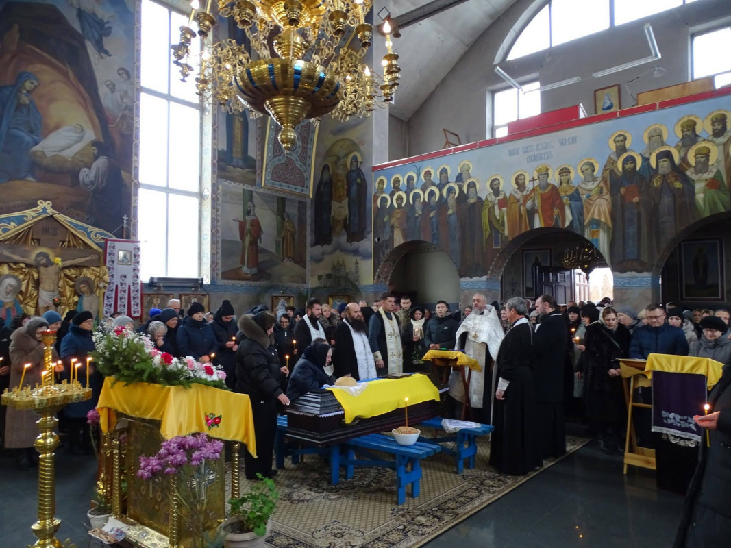 Повернувся додому «на щиті»: волиняни провели на вічний спочинок полеглого капітана Олександра Євтушка