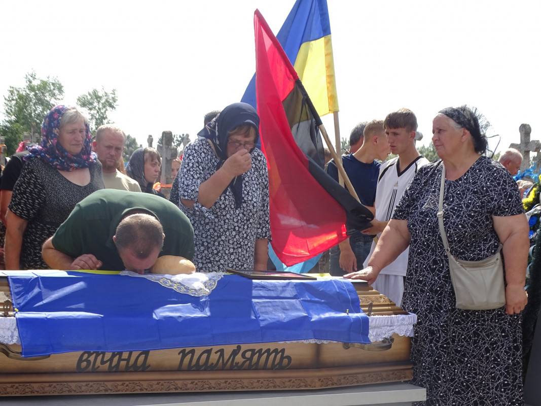Надію на диво обірвала жахлива звістка: на Волині поховали Героя Володимира Мороза, який рік вважався зниклим безвісти