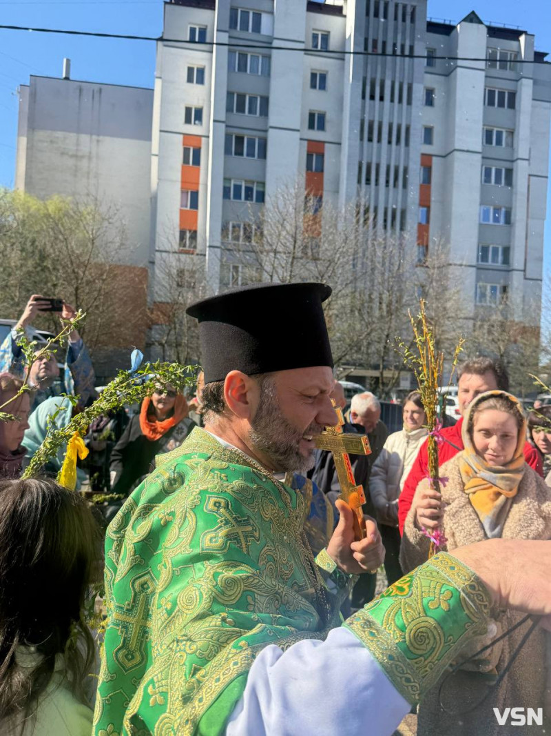 Як у Луцьку освячували вербу. Фото