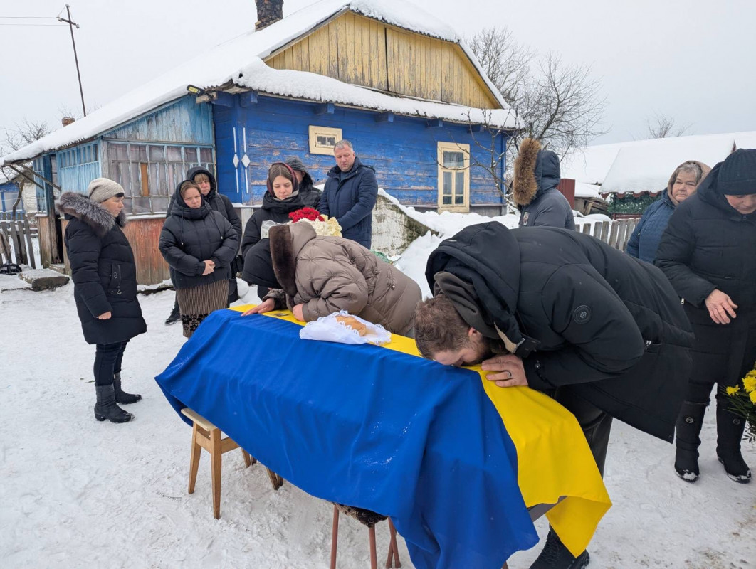 Сільський майстер на всі руки: волиняни попрощалися з Героєм Володимиром Вавринюком