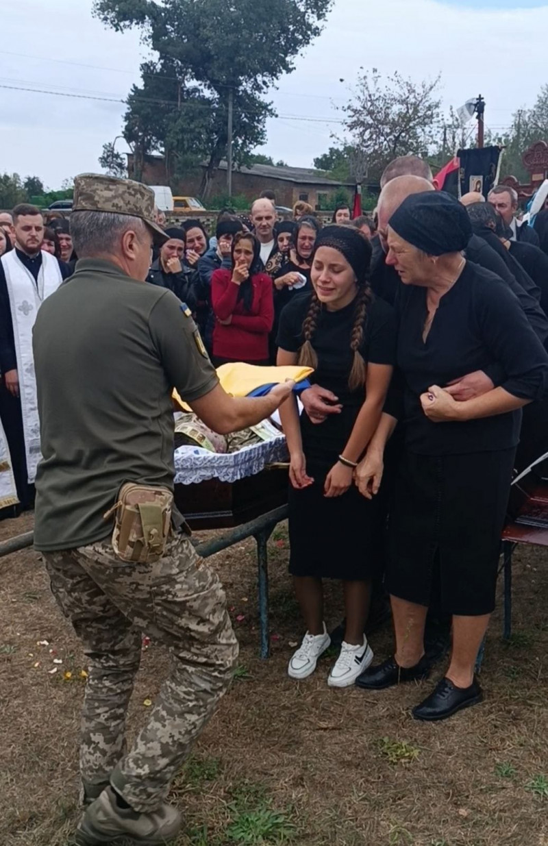 Помер при транспортуванні в евакуаційному вертольоті: у Луцькому районі попрощалися з молодим Героєм Олегом Мельником