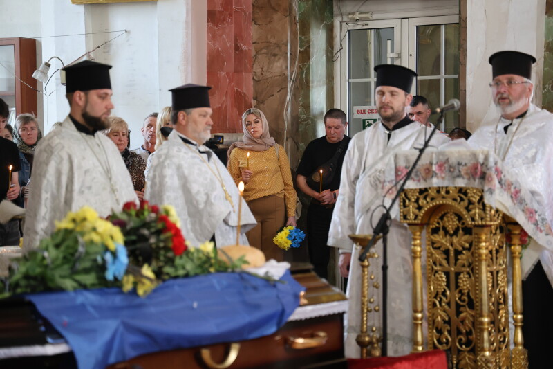 У Луцьку попрощалися з Героєм Андрієм Ющиком, який загинув понад рік тому
