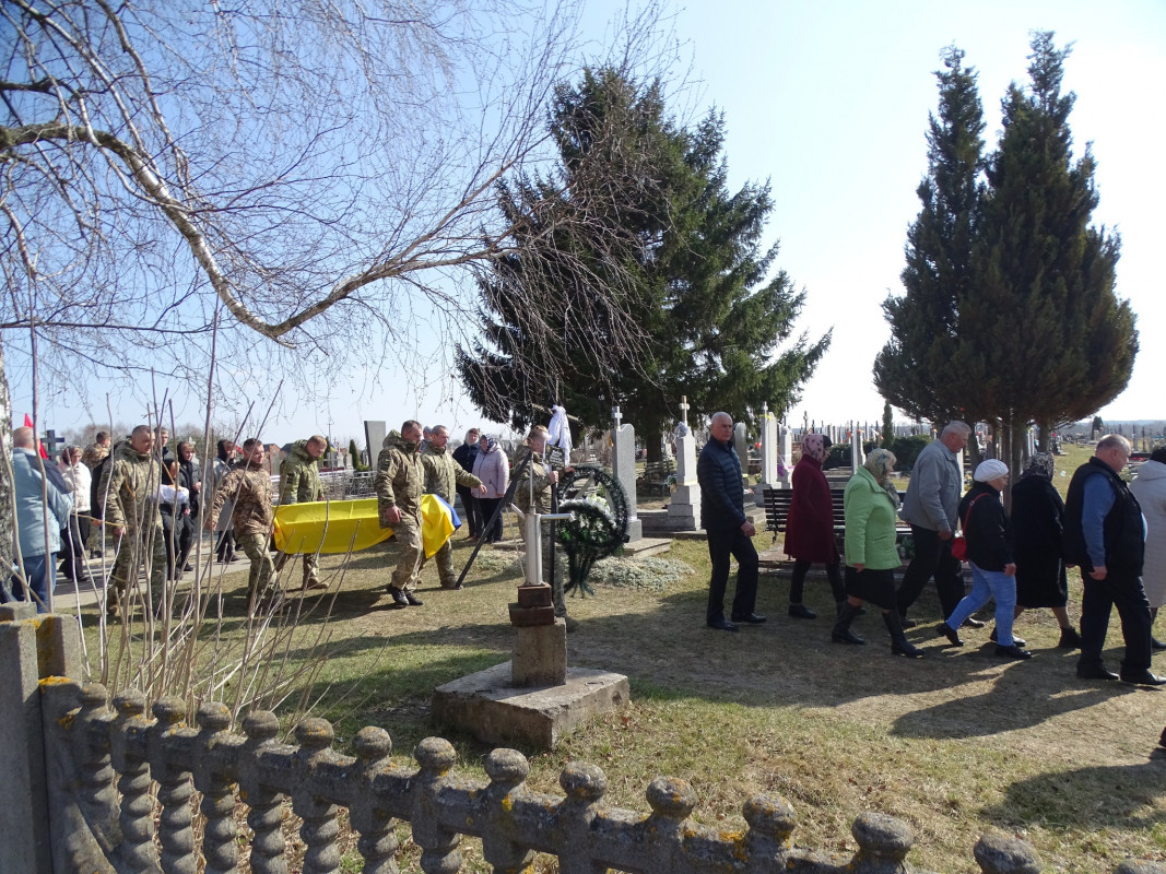 На Волині провели в останню путь Героя Василя Кравчука, який загинув два роки тому