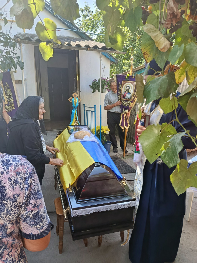 18 місяців вважався зниклим безвісти: на Волині провели в останню дорогу Героя Миколу Пеприка