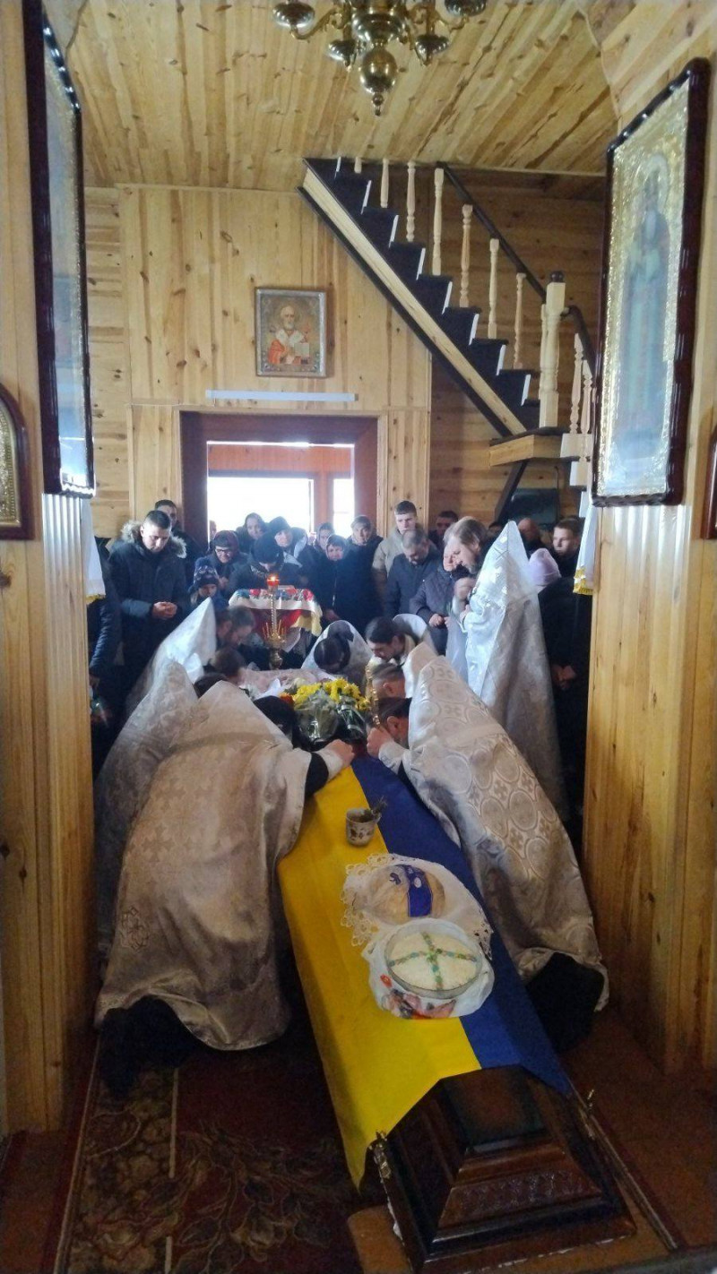 Батько шести дітей та справжній Герой: на Волині поховали захисника Віктора Калуша