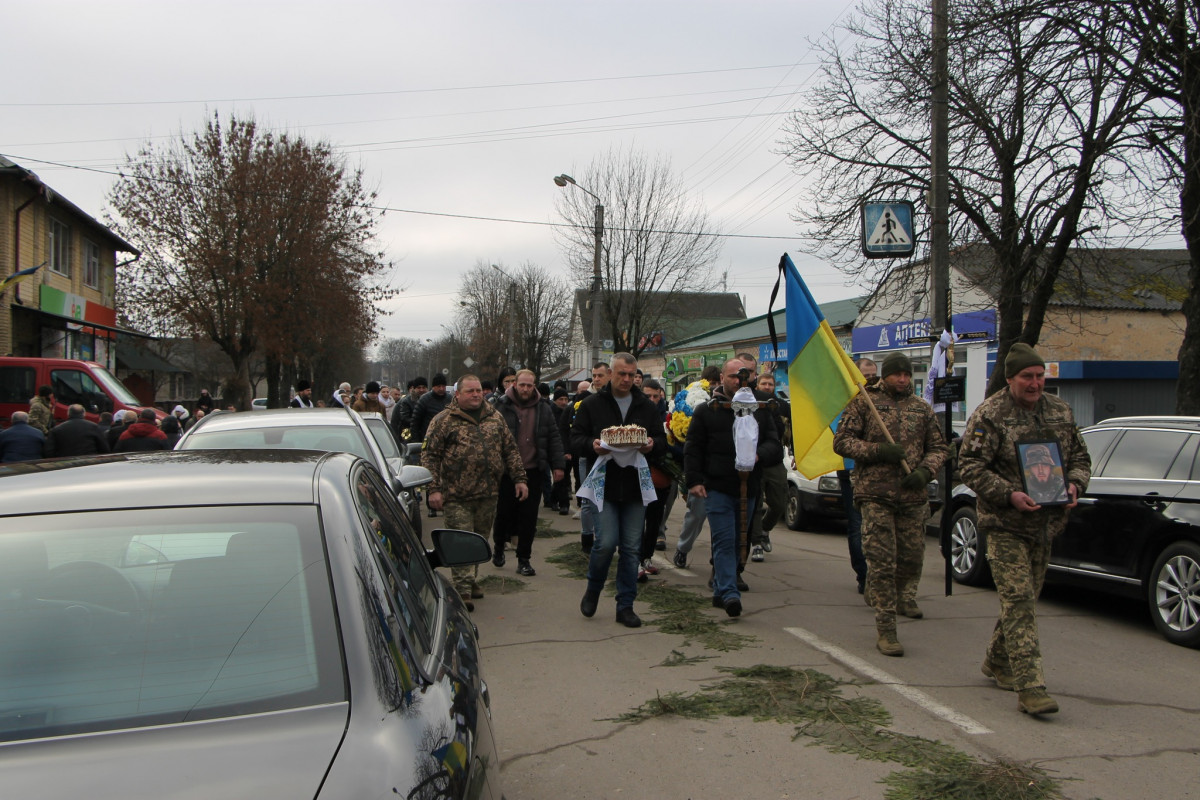 Йому навіки 25 років: на Волині всім селом прощалися з молодим Героєм Богданом Борисюком