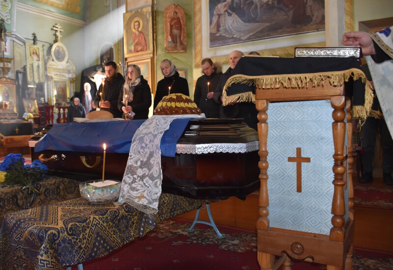 У Луцькій громаді попрощалися з Героєм Володимиром Марчуком, який загинув понад 8 місяців тому