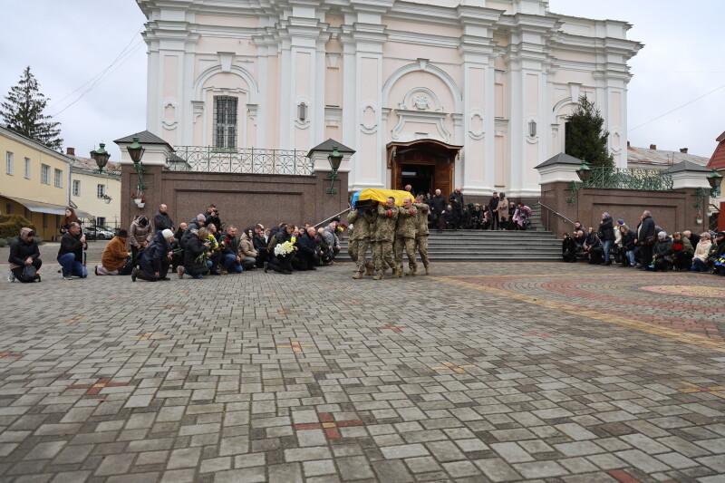 У Луцьку попрощалися з військовослужбовцем Сергієм Ткачем