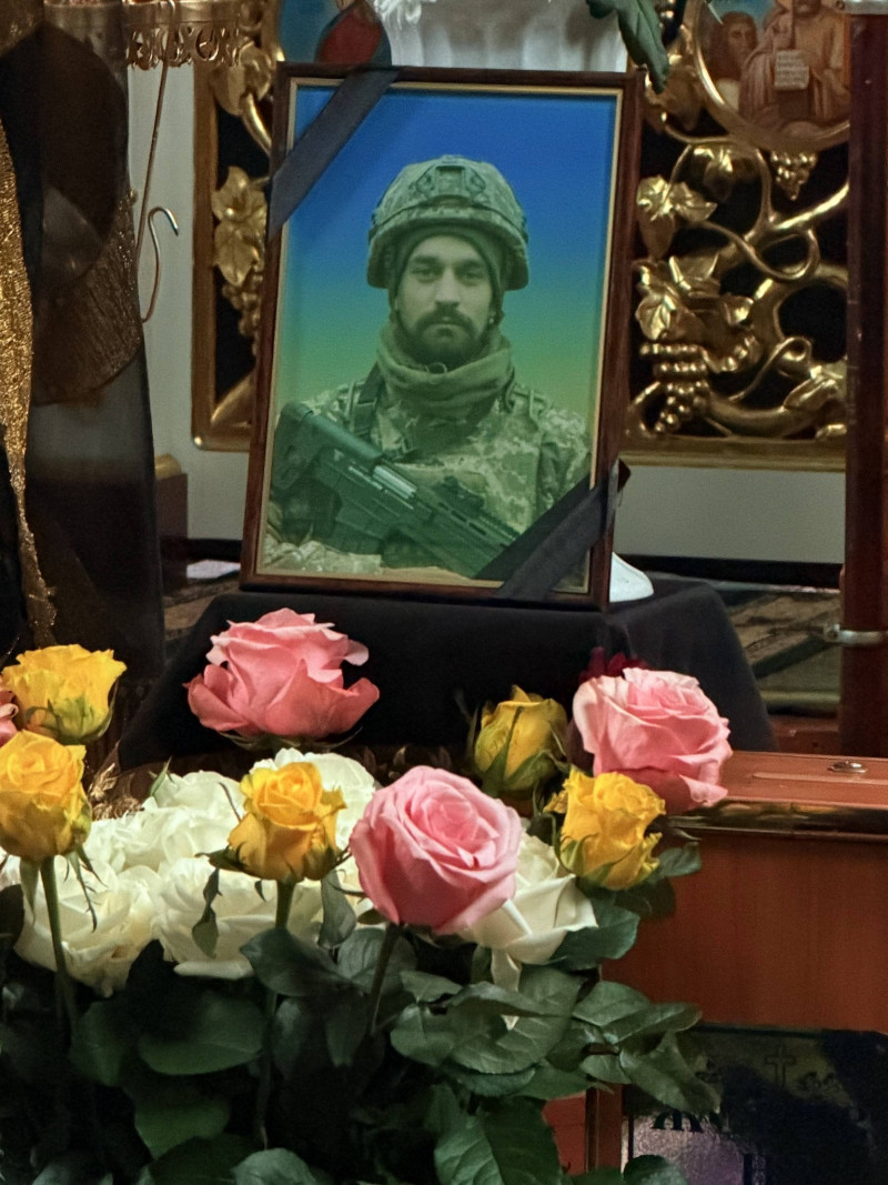 Наприкінці осені мобілізували, а 8 лютого зв’язок з ним обірвався: на Волині провели в останню путь захисника Івана Савлука