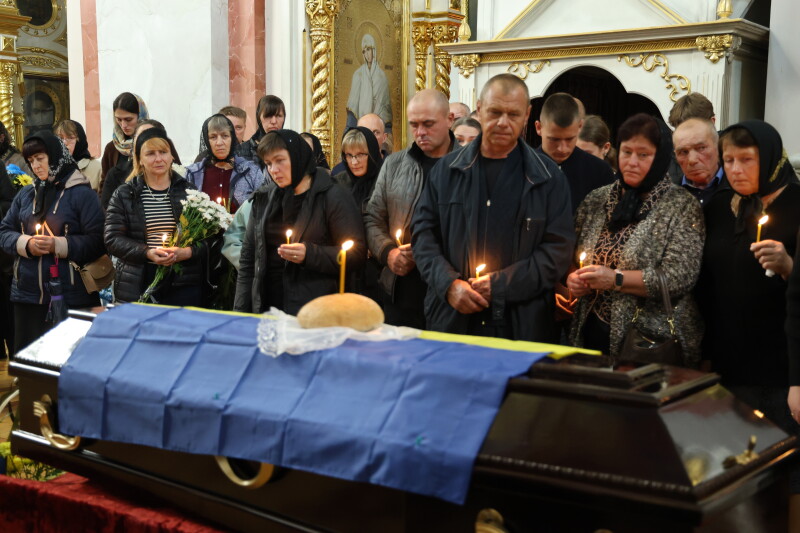 Загинув більше року тому: у Луцьку попрощалися з полеглим на війні Героєм Чижуком Володимиром