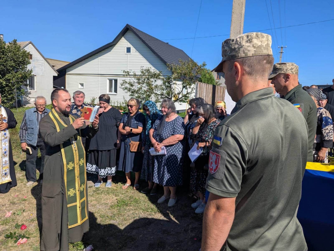 Півторарічний син більше не обійме батька: на Волині попрощалися з 30-річним воїном Віталієм Ксьондзиком