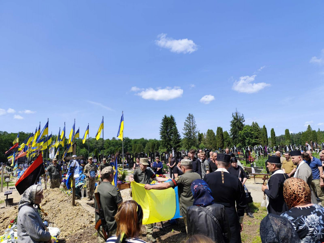 Загинув у бою через 2 дні після дня народження: на Волині поховали Героя Вадима Ніколайчука