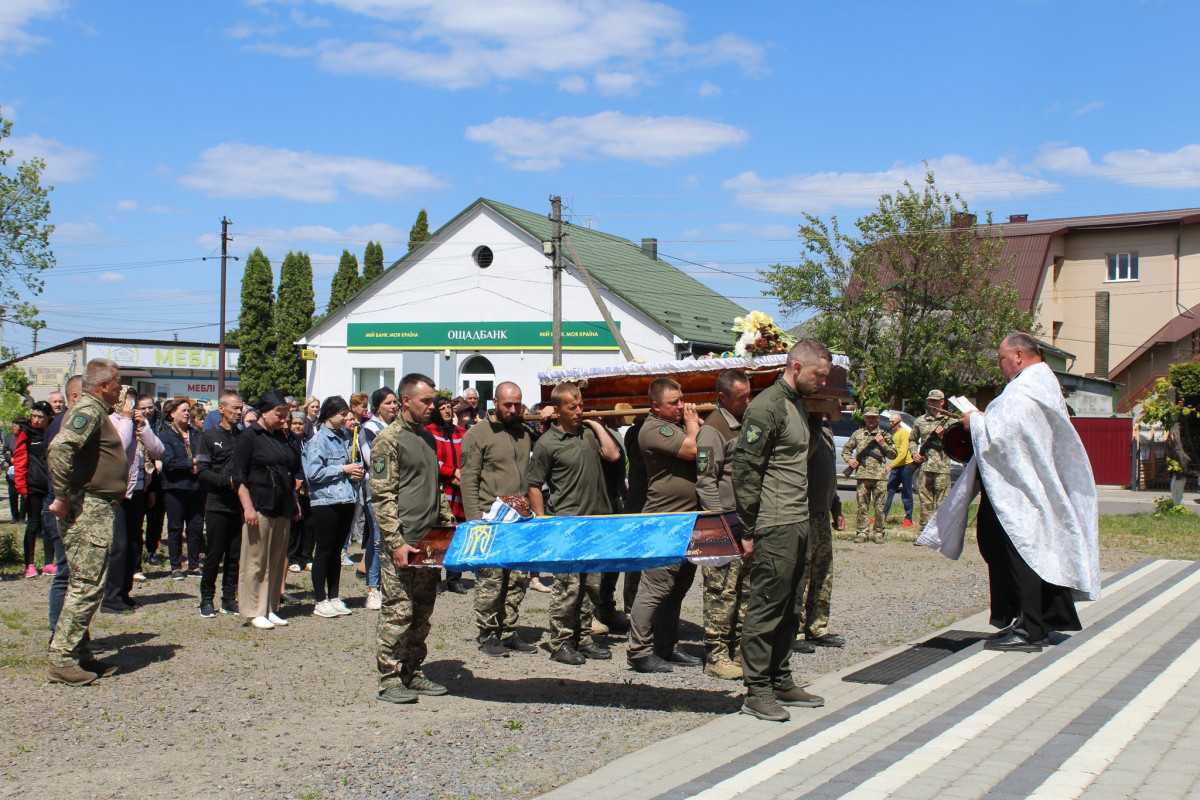 В бою отримав поранення, несумісні з життям: на Волині поховали Героя Сергія Дмитрука