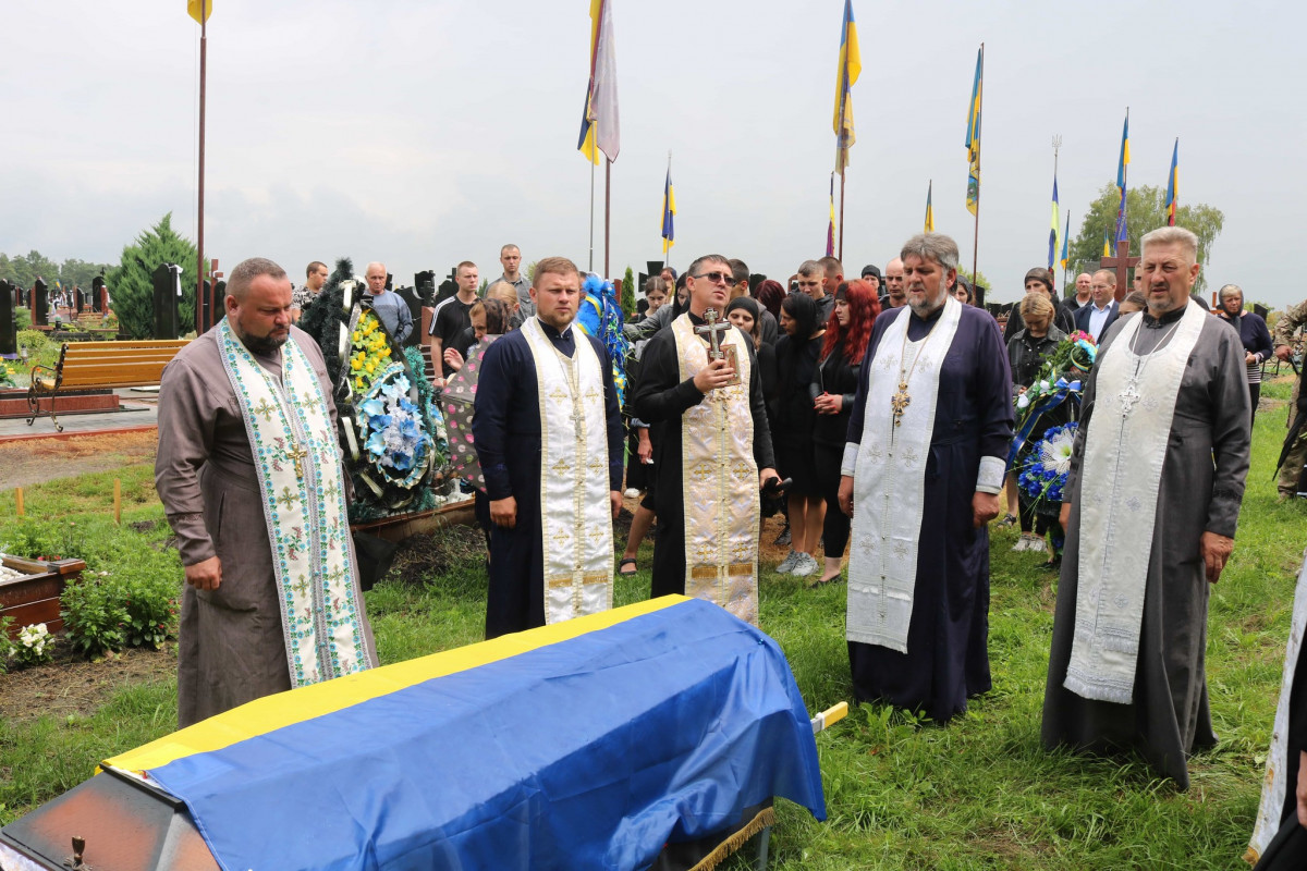 Навіки 30: на Волині в останню дорогу провели молодого військовослужбовця Віталія Прокопенка