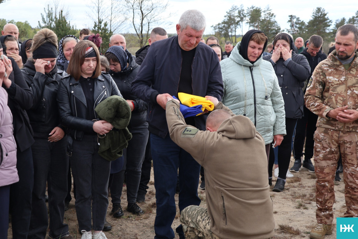 Біль двох сіл: на Волині провели в останню путь воїна Володимира Ридчука