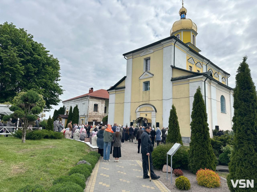 Сотні вірян прийшли на святкову літургію в Жидичинський монастир, яку очолив предстоятель ПЦУ Епіфаній