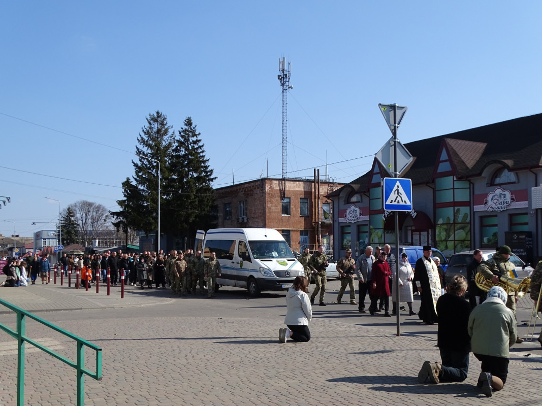 На Волині провели в останню путь Героя Василя Кравчука, який загинув два роки тому