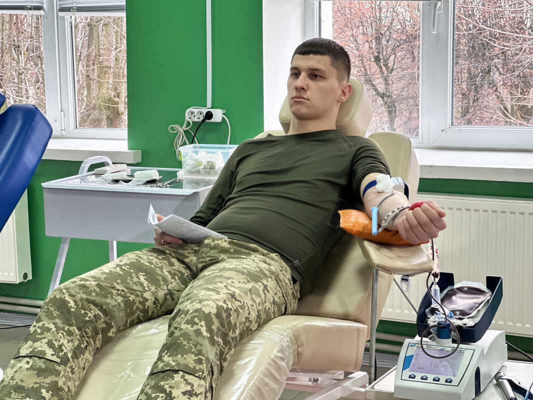 Волинські прикордонники здали кров, аби врятувати життя пораненим