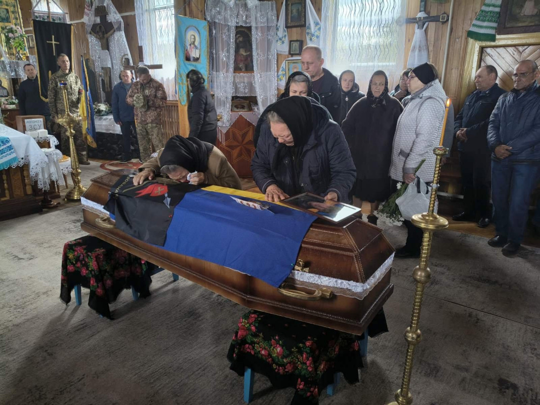 Рівно через рік після загибелі на Волині провели в останню дорогу Героя Юрія Камця