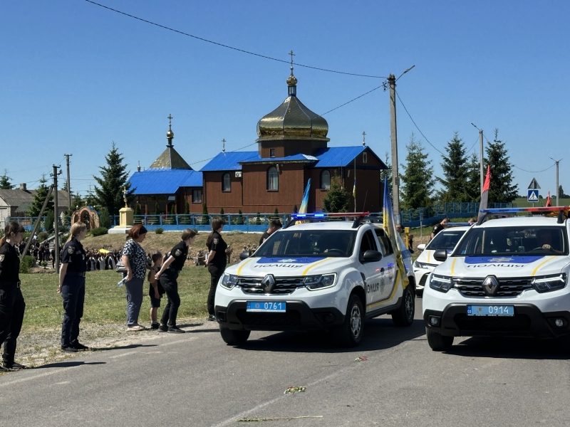 Поліцейський, що став Героєм: на Волині попрощалися з полеглим воїном Юрієм Кривошапкою
