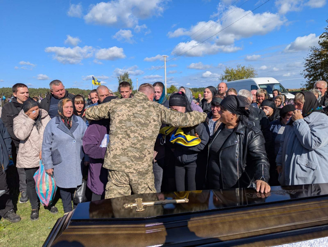 Навіки 24: на Волині в останню дорогу провели молодого Героя Петра Жука. Фото
