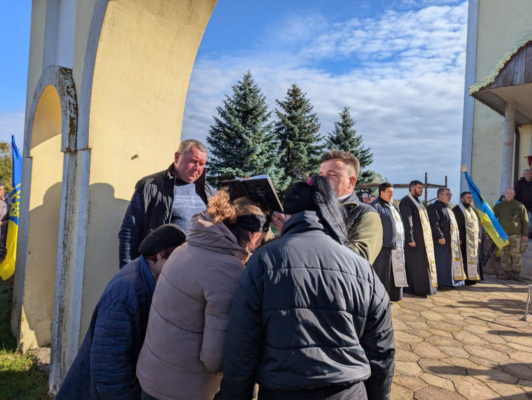 Навіки 24: на Волині в останню дорогу провели молодого Героя Петра Жука. Фото