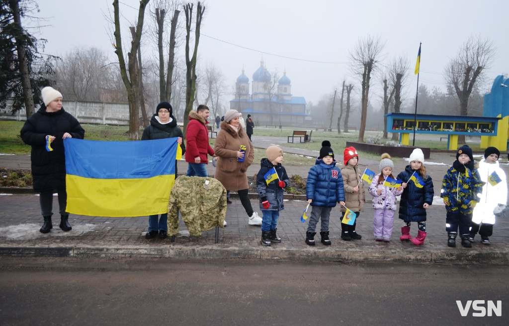 «Для нас – це одна хвилина, для них – Вічність»: у прикордонному місті на Волині вшанували тих, хто загинув від війни