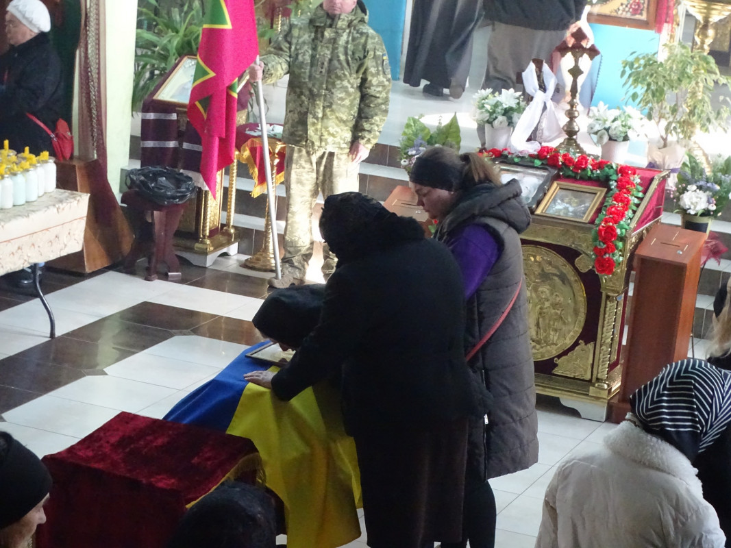 На Волині провели в останню путь Героя Василя Кравчука, який загинув два роки тому