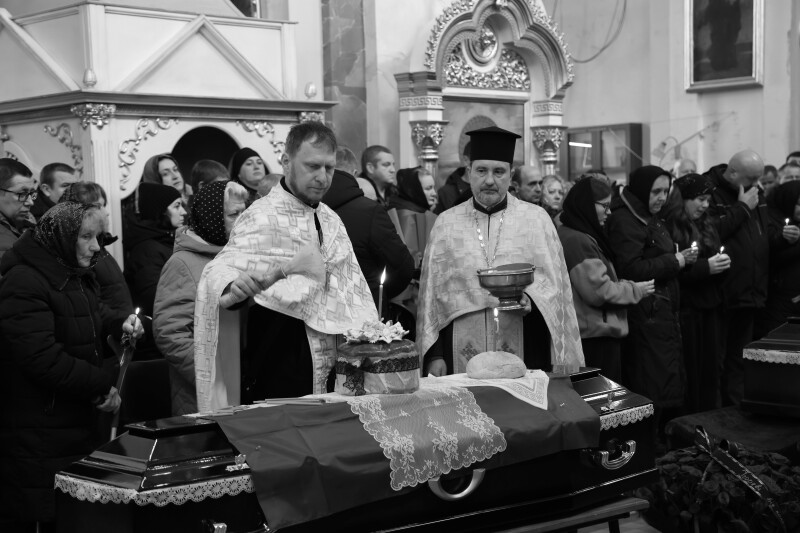 Загинули на Донеччині: у Луцьку попрощалися з Героями Олегом Троцюком та Ігорем Кунашиком
