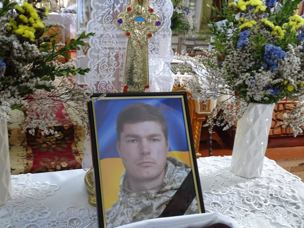 Загинув майже пів року тому: на Волині в останню земну дорогу провели Захисника України Павла Фіщука