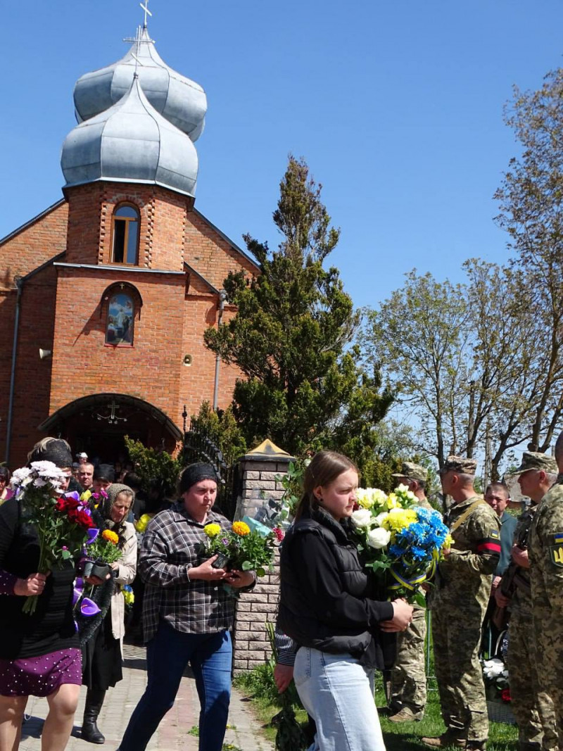 Родина дочекалася Героя - волиняни попрощалися із полеглим Героєм Василем Криницьким