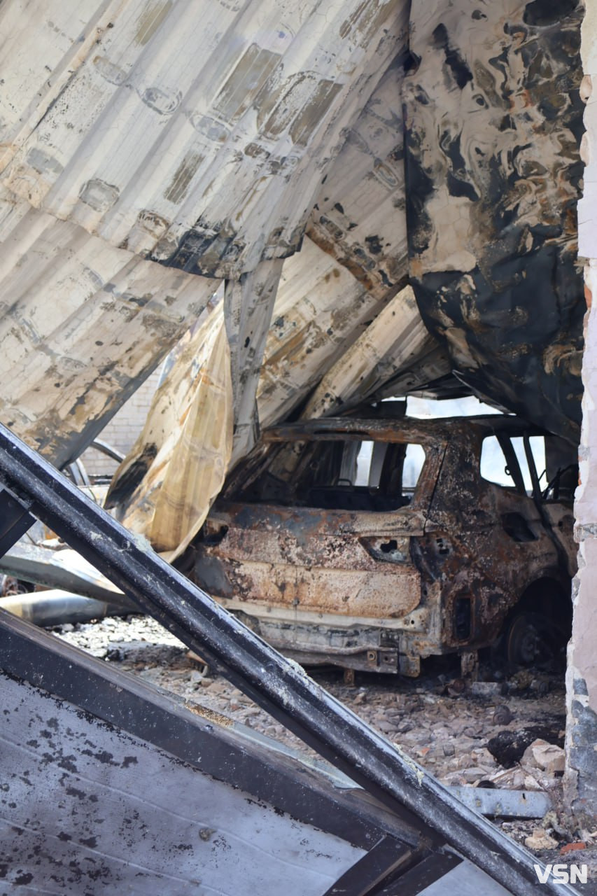 Внаслідок вибуху зруйновано 16 гаражів і пошкоджено щонайменше 5 автомобілів: репортаж з епіцентру ворожої атаки на Луцьк