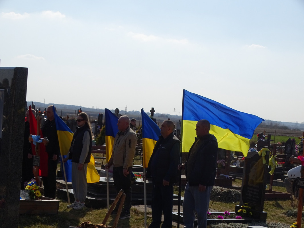На Волині провели в останню путь Героя Василя Кравчука, який загинув два роки тому