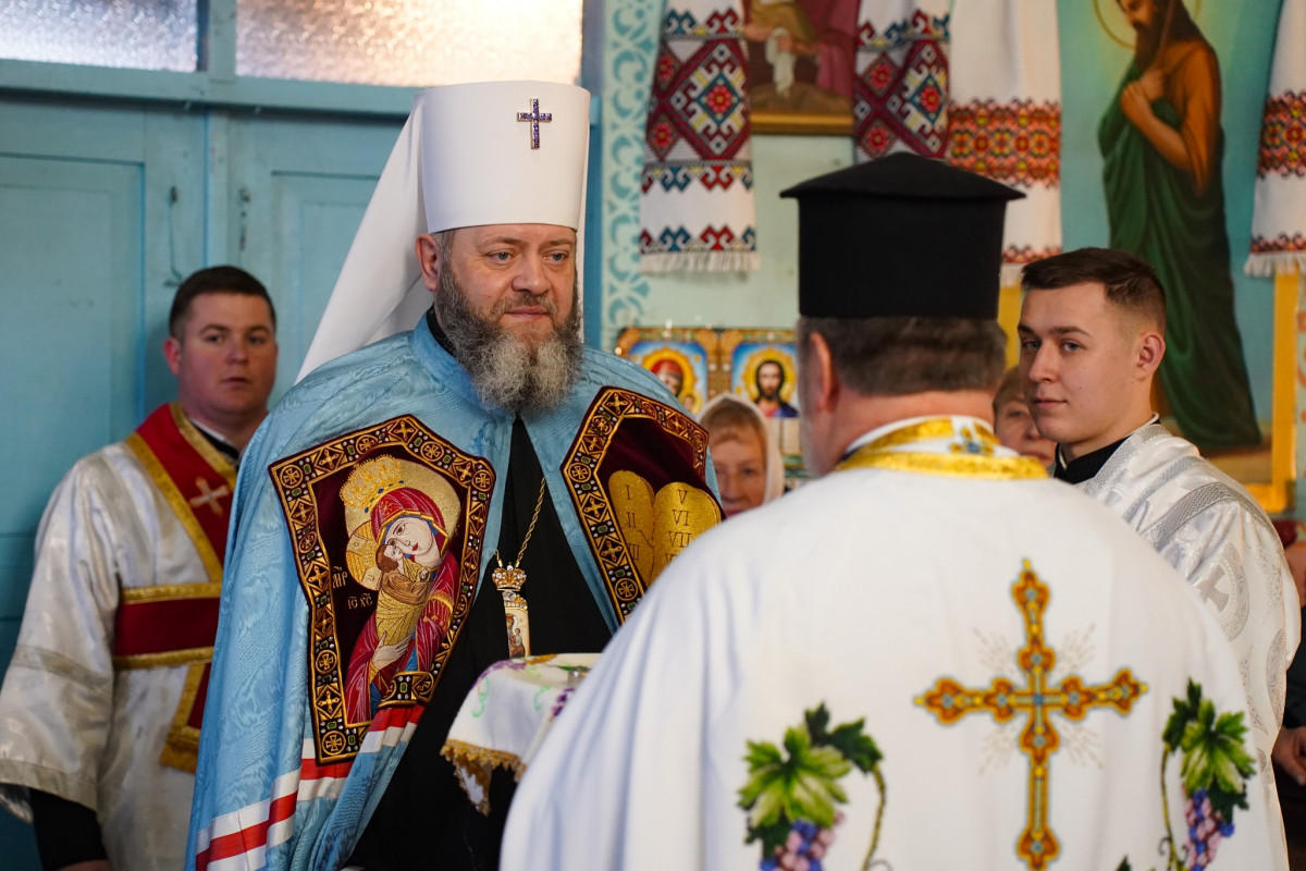 Владика Михаїл очолив празник Михайлівської парафії у Луцьку і нагородив духовенство та парафіян