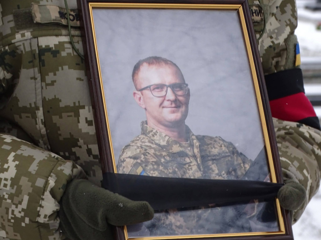 Повернувся додому «на щиті»: волиняни провели на вічний спочинок полеглого капітана Олександра Євтушка