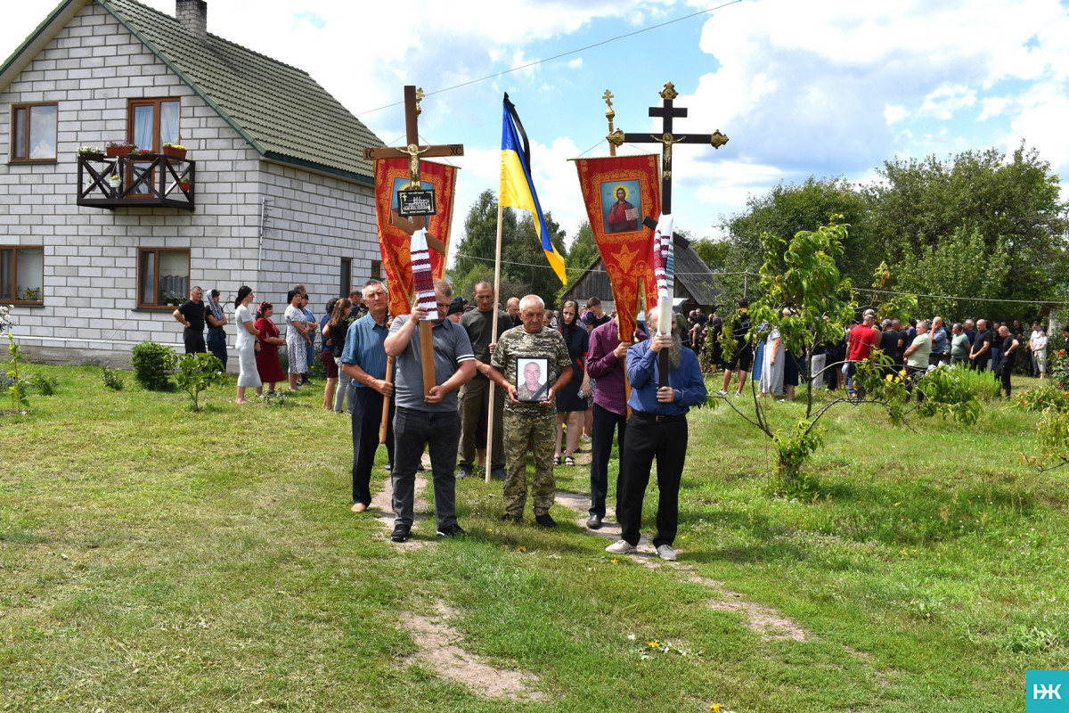 Замість омріяної відпустки додому Герой повернувся «на щиті»: на Волині в останню земну дорогу провели Валерія Баса
