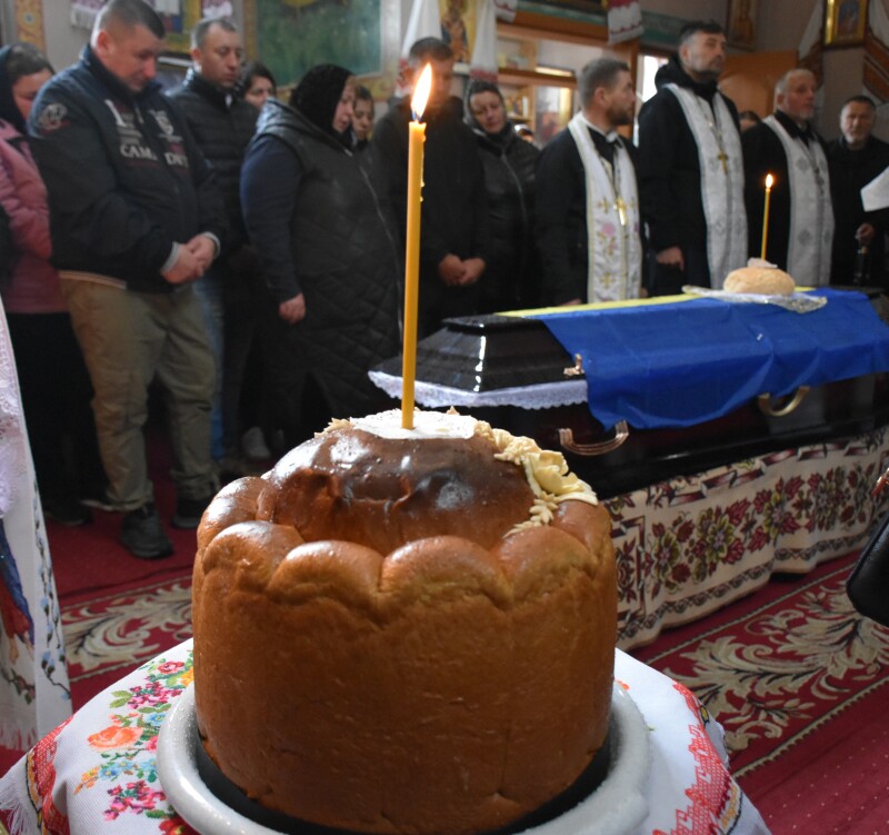 Назавжди 21 рік: у Луцькій громаді поховали Героя Вячеслава Терьохіна, який загинув понад 3 роки тому
