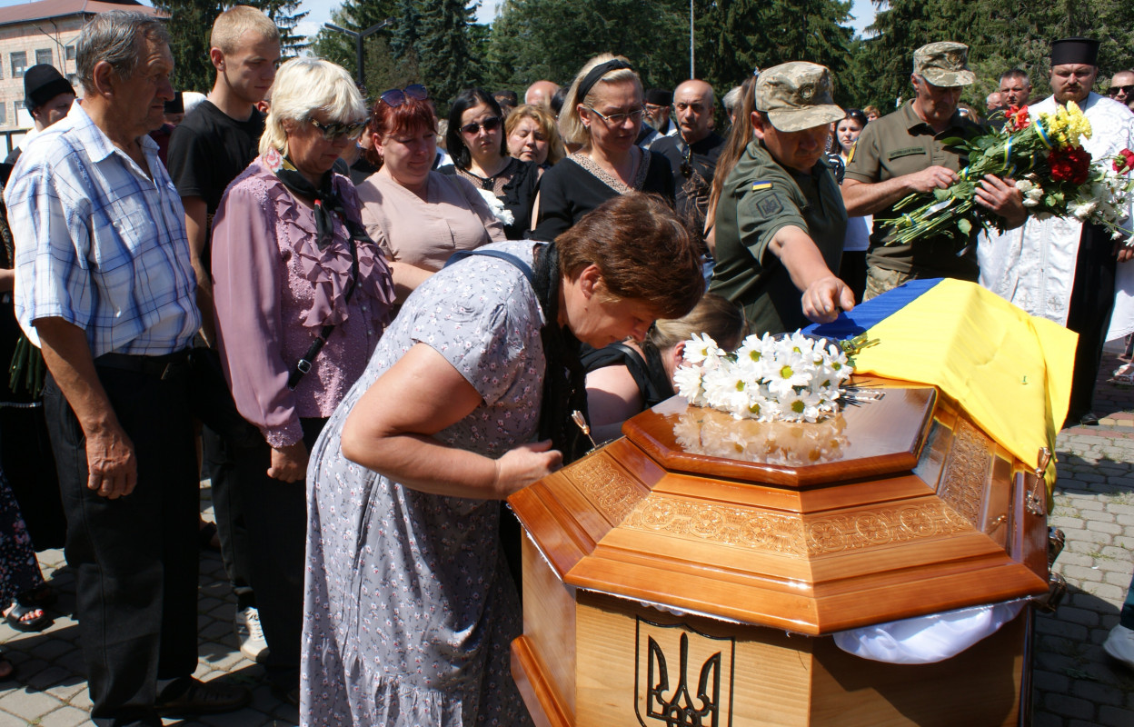 «За його голову окупанти обіцяли винагороду»: на Волині попрощалися з легендарним розвідником Віктором Зенцом