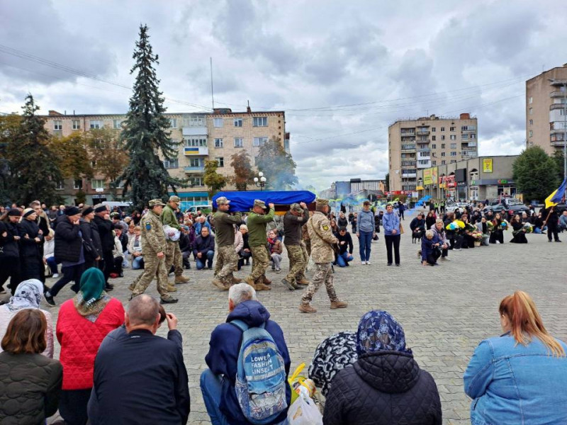 Дві донечки втратили батька: на Волині попрощалися з Героєм Михайлом Дудинцем