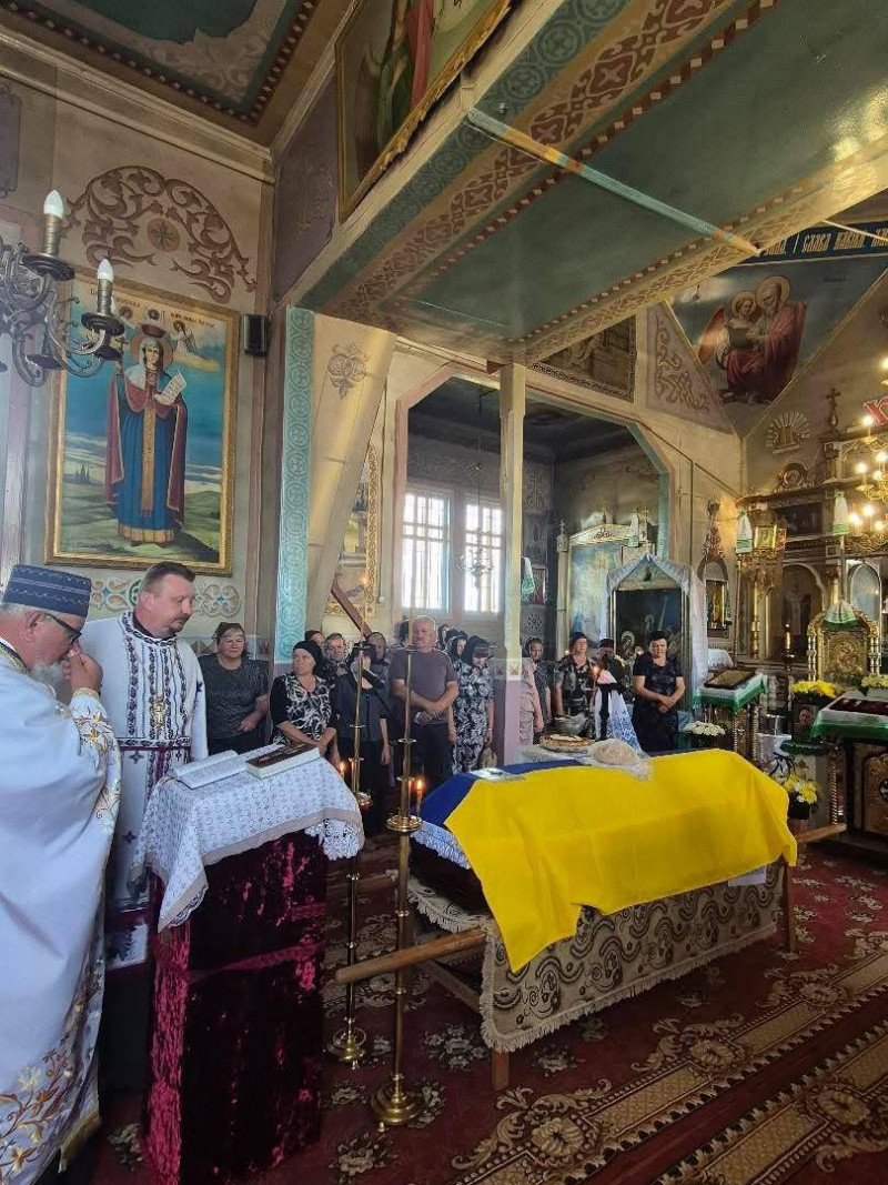 На Волині провели в останню путь воїна Анатолія Кривоша, який з перших днів повномасштабного вторгнення боронив Україну