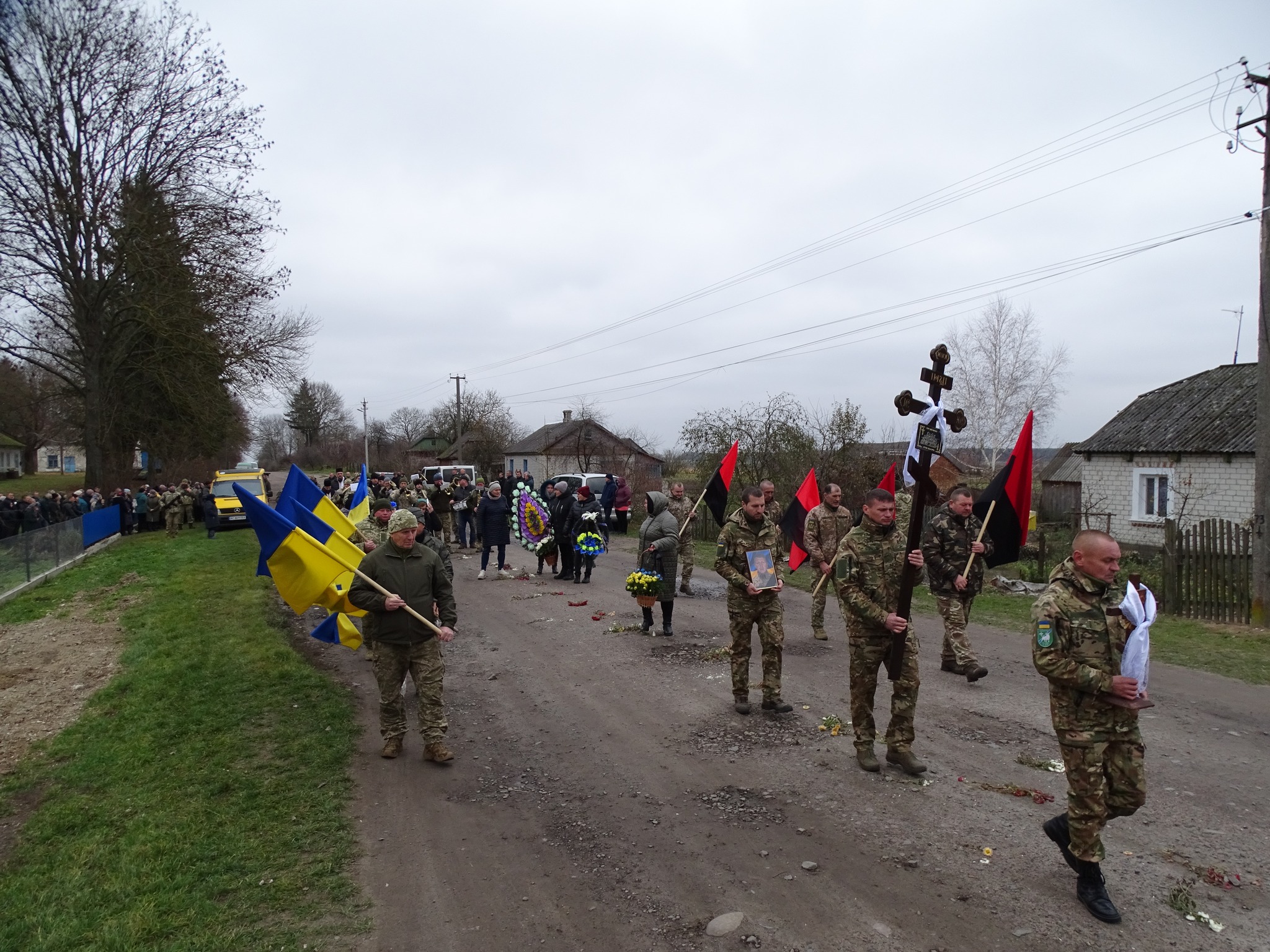 Мобілізували у липні, а в листопаді він уже загинув: Волинь попрощалася із ще одним Героєм, який віддав життя за Україну