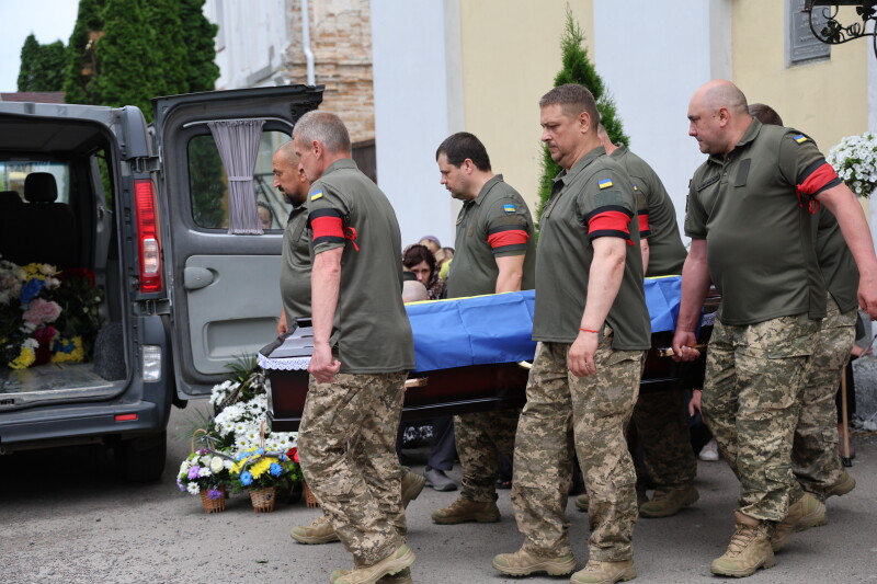 Назавжди 31: у Луцькій громаді попрощалися з Героєм Олександром Каленюком