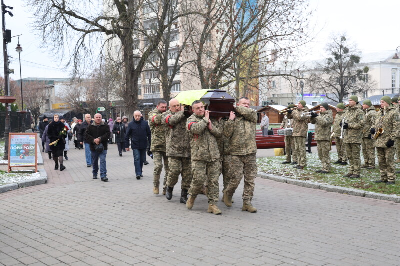 Чорний день: у Луцькій громаді попрощалися з Героями Юрієм Шаблевським та Олександром Гавришем