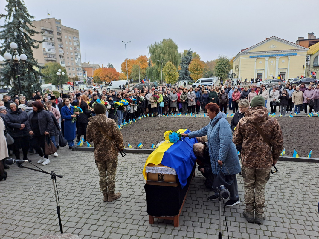 Вісім місяців рідні жили надією, але захисник повернувся «на щиті»: на Волині попрощалися із полеглим на війні Валерієм Степанюком