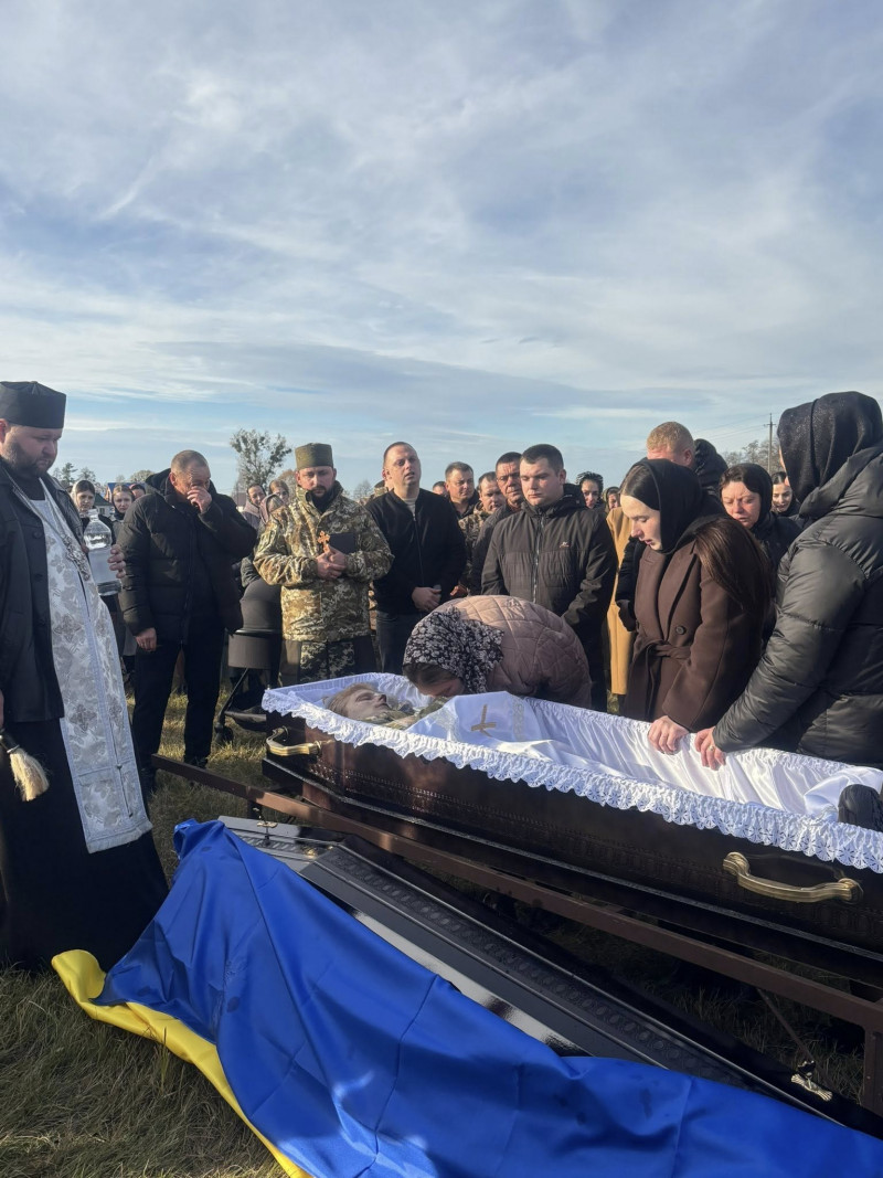 До останнього подиху боронив Україну: на Волині попрощалися із загиблим Героєм Іваном Кіпенем